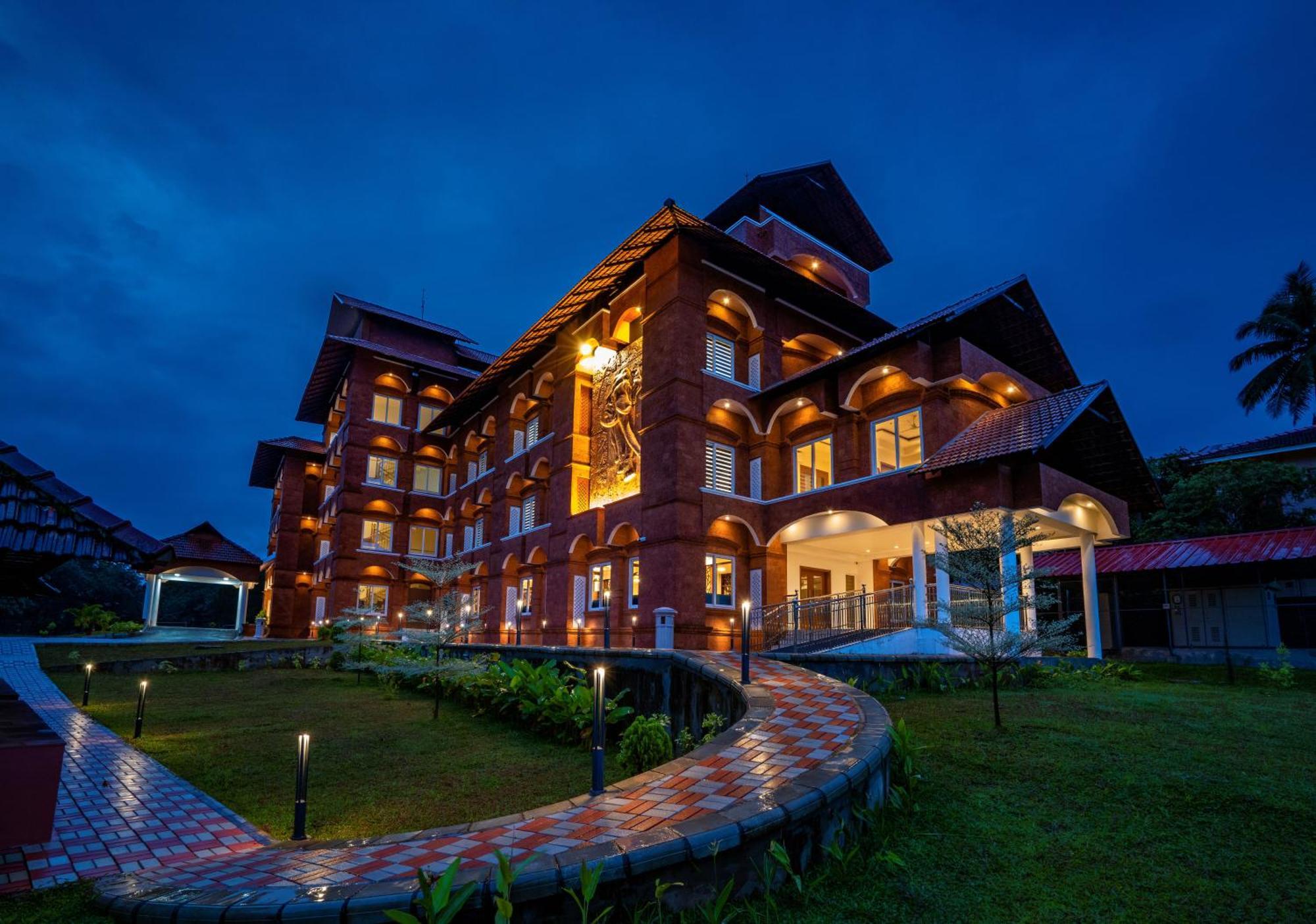 Kumbanad Heritage Hotel Vennikulam Exterior foto
